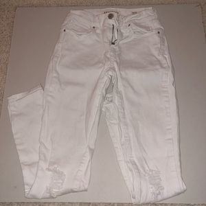 White ripped jeans❤️